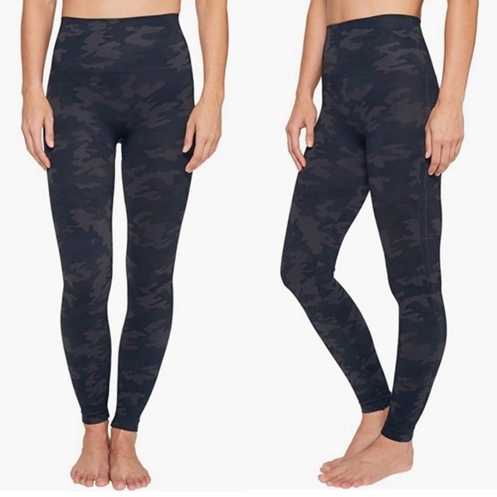 SPANX Look At Me Now Seamless Leggings in Black Camo Sz Medium